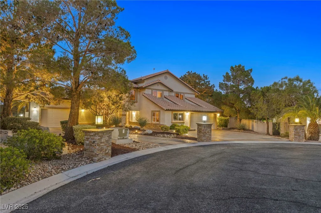9520 Desert Crest, Las Vegas, NV 89129