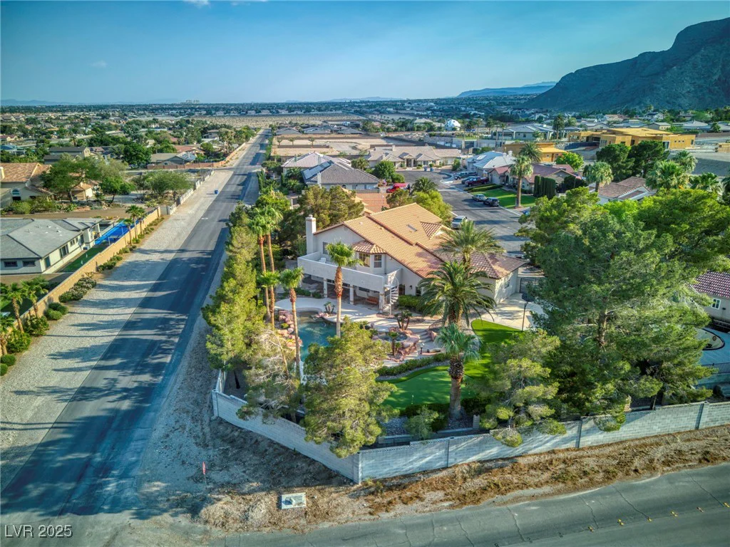 9520 Desert Crest, Las Vegas, NV 89129