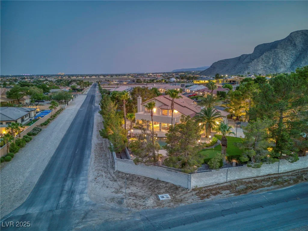 9520 Desert Crest, Las Vegas, NV 89129
