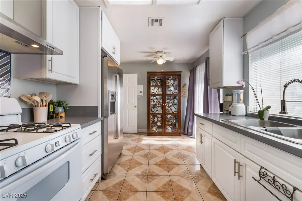 4601 Fireside, Las Vegas, NV 89110