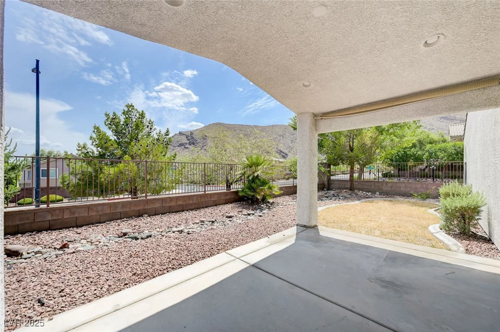 10717 Hunter Mountain, Las Vegas, NV 89129