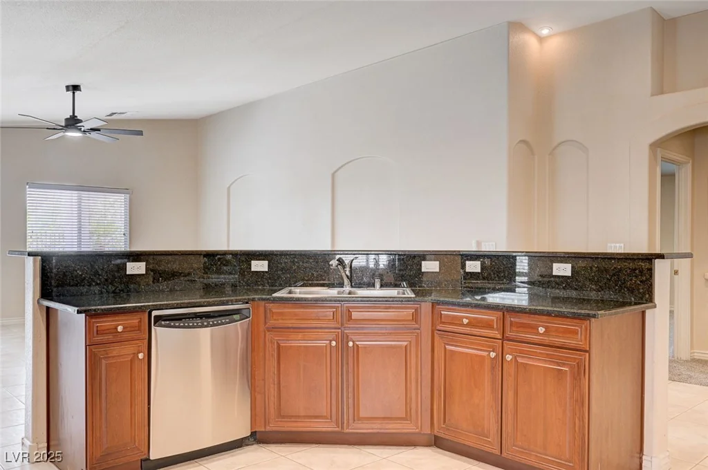 10717 Hunter Mountain, Las Vegas, NV 89129