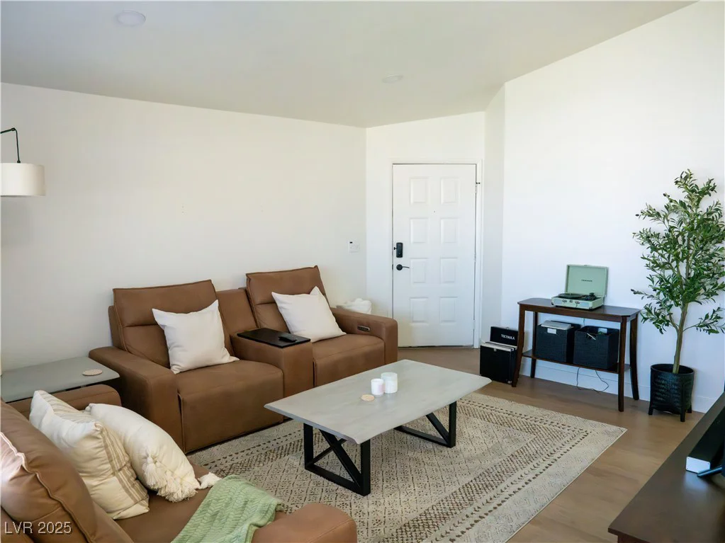 6400 Yarmouth, Las Vegas, NV 89108