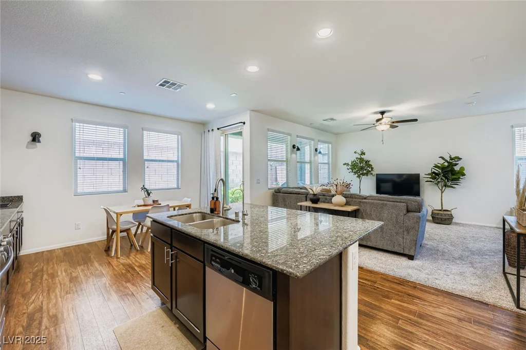 7529 Whitman Colonial, Las Vegas, NV 89166