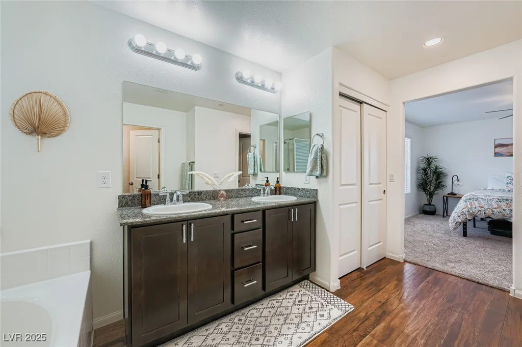 7529 Whitman Colonial, Las Vegas, NV 89166