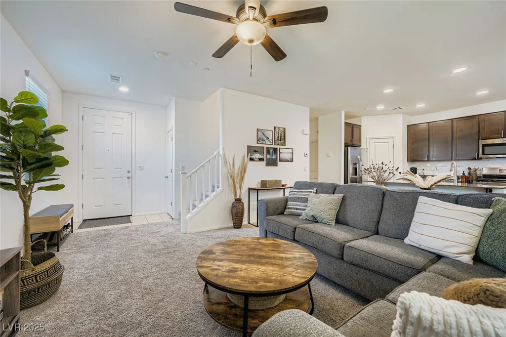 7529 Whitman Colonial, Las Vegas, NV 89166