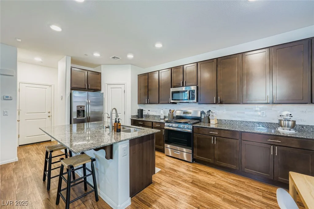 7529 Whitman Colonial, Las Vegas, NV 89166