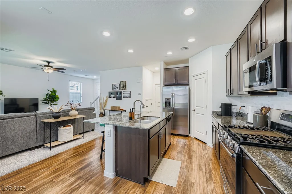 7529 Whitman Colonial, Las Vegas, NV 89166