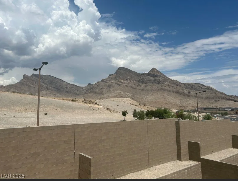 1567 Crested Eagle, Las Vegas, NV 89138