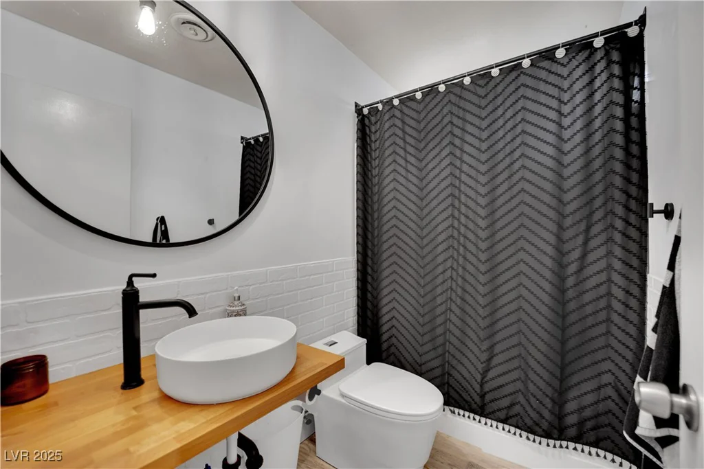 6405 Shawnee, Las Vegas, NV 89107