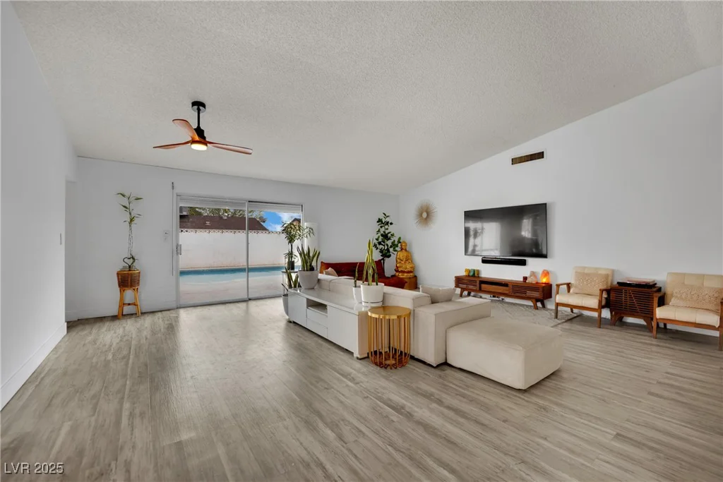 6405 Shawnee, Las Vegas, NV 89107