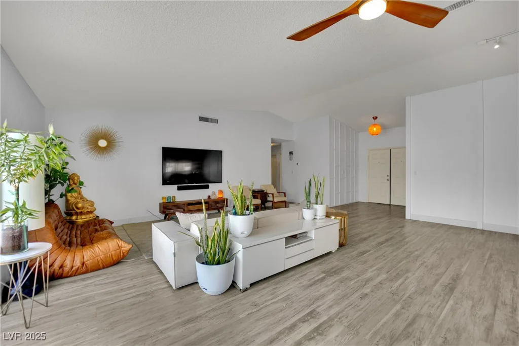 6405 Shawnee, Las Vegas, NV 89107
