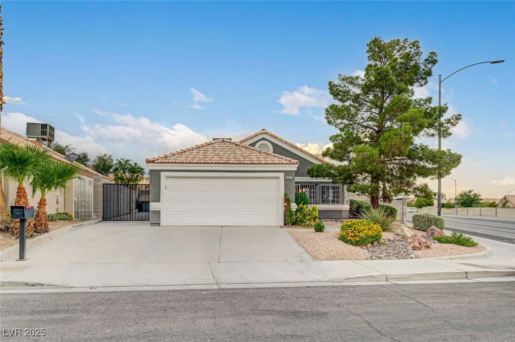 6452 Burlwood, Las Vegas, NV 89108