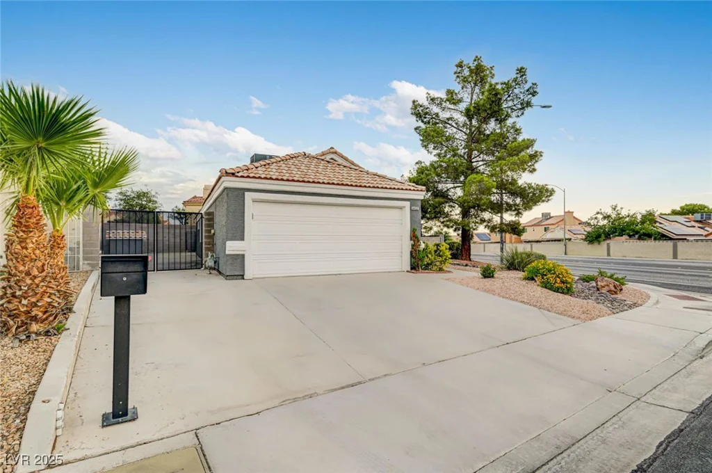6452 Burlwood, Las Vegas, NV 89108
