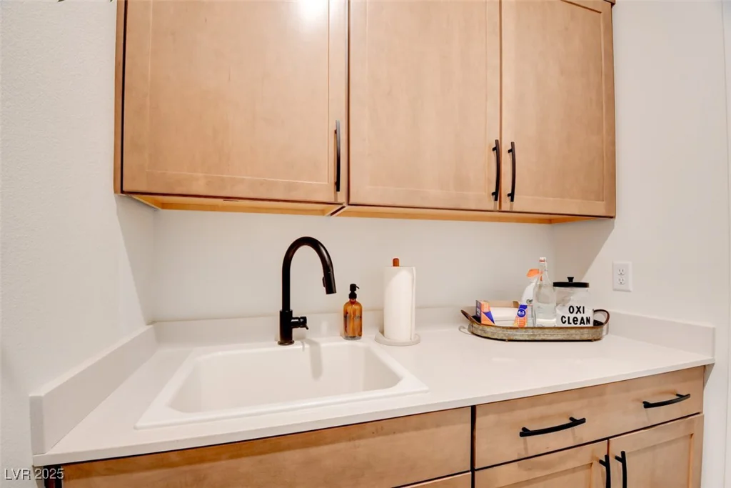 9702 Starlight Ridge, Las Vegas, NV 89148