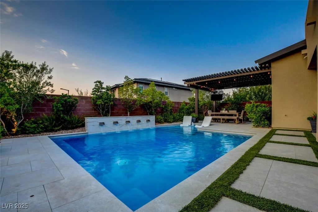 9702 Starlight Ridge, Las Vegas, NV 89148