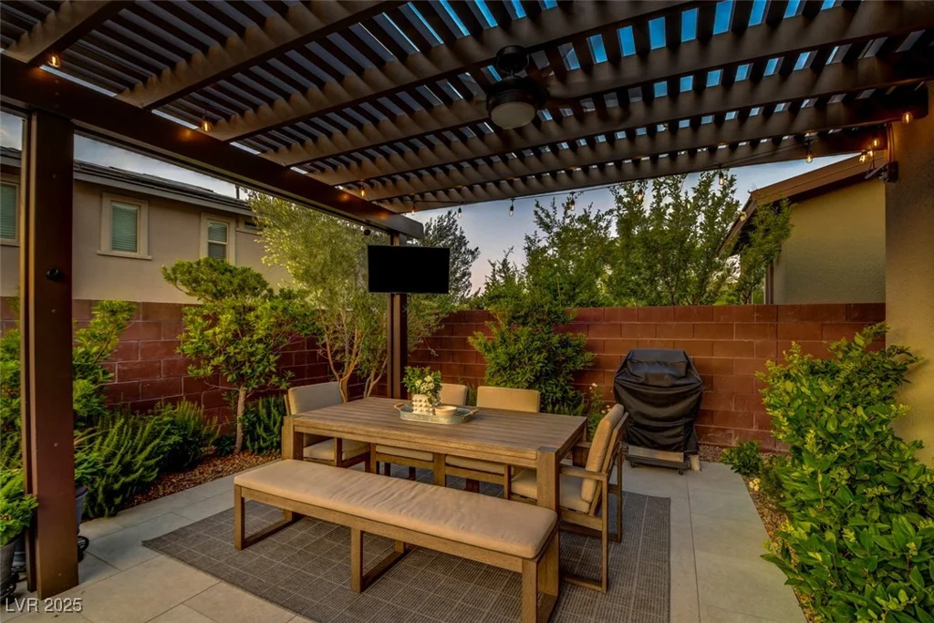 9702 Starlight Ridge, Las Vegas, NV 89148