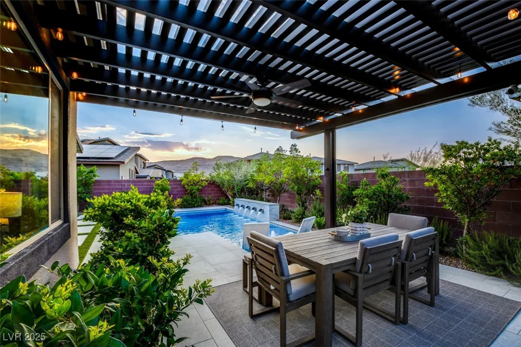 9702 Starlight Ridge, Las Vegas, NV 89148