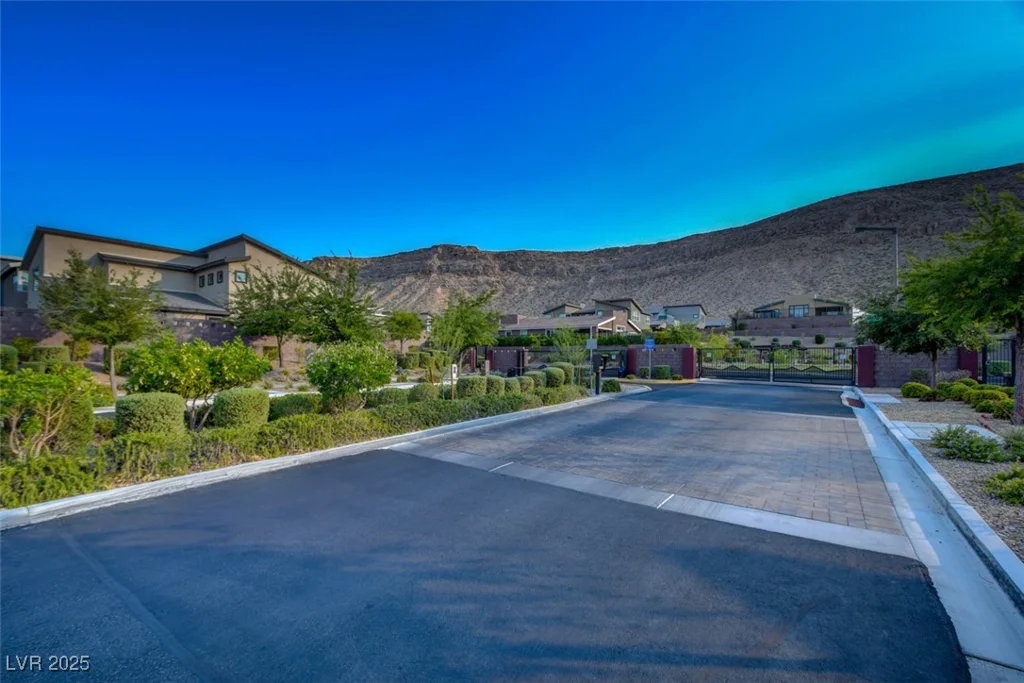 9702 Starlight Ridge, Las Vegas, NV 89148
