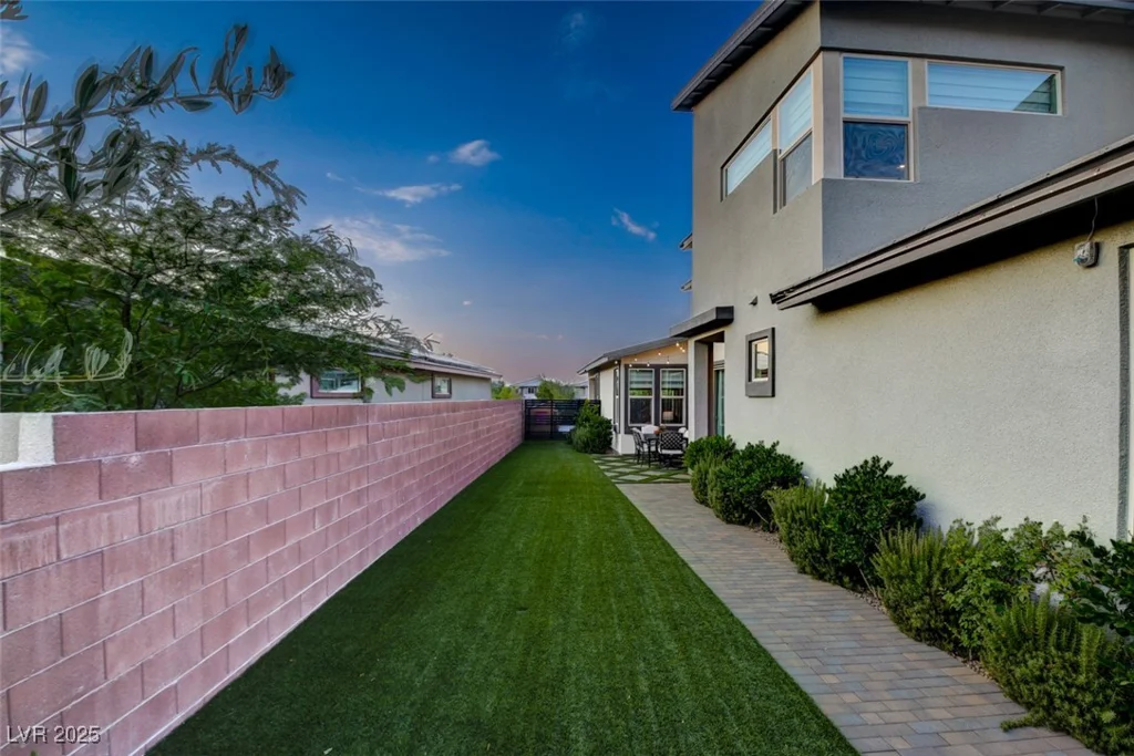 9702 Starlight Ridge, Las Vegas, NV 89148