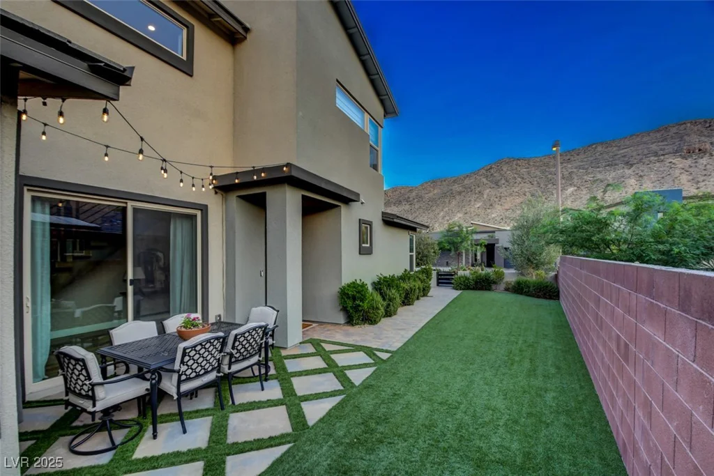 9702 Starlight Ridge, Las Vegas, NV 89148