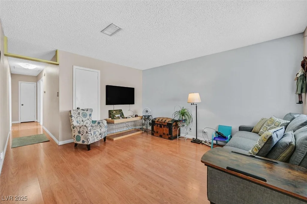 509 Greenhurst, Las Vegas, NV 89145