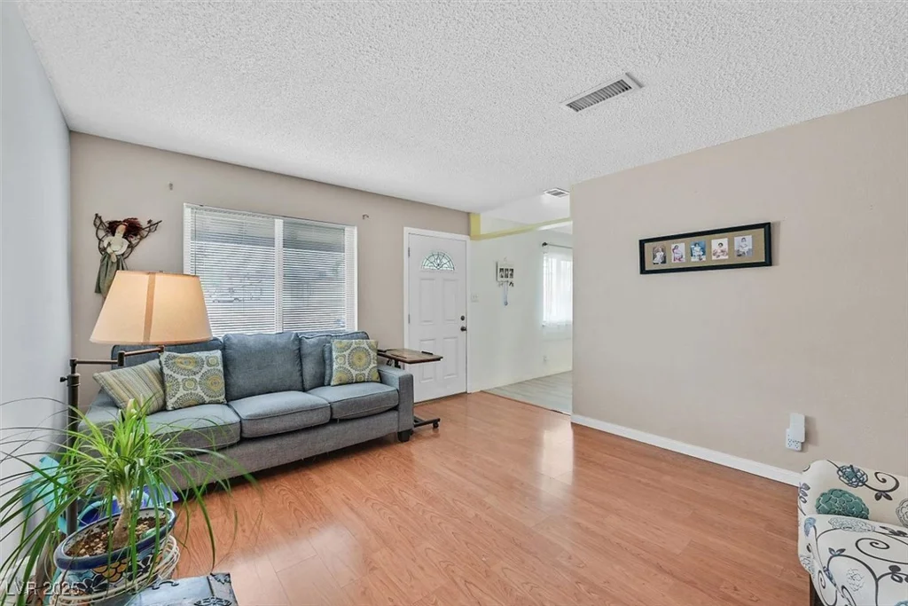 509 Greenhurst, Las Vegas, NV 89145