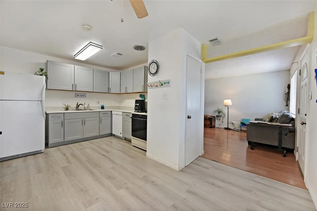 509 Greenhurst, Las Vegas, NV 89145