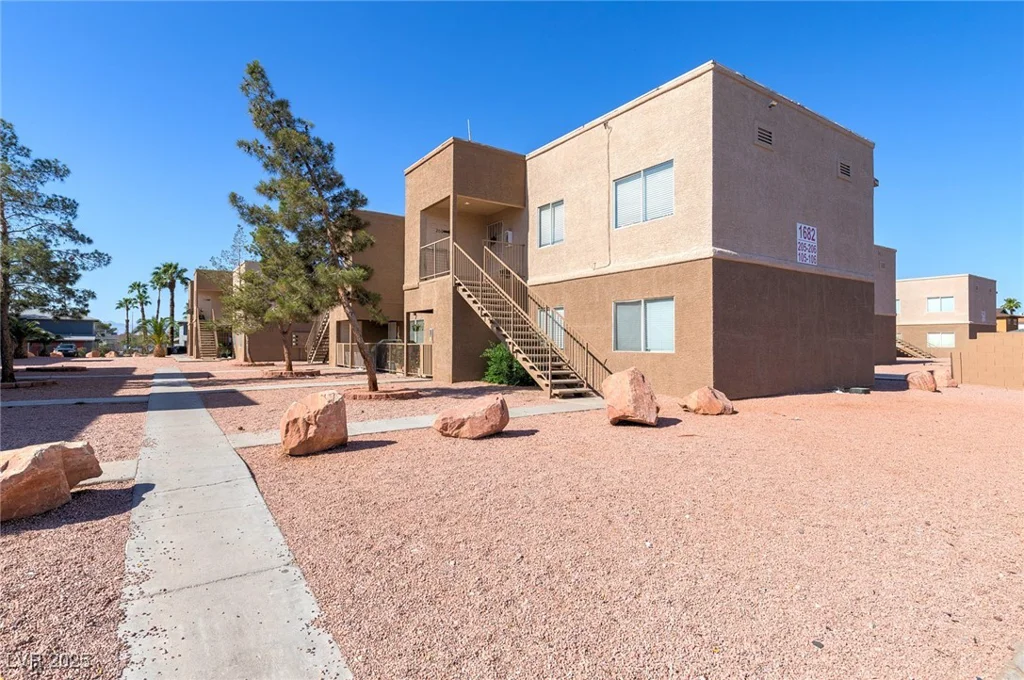 1682 Lamont, Las Vegas, NV 89115