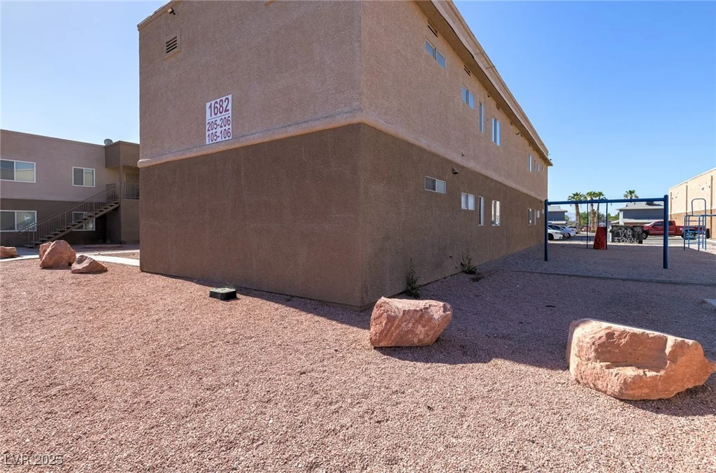 1682 Lamont, Las Vegas, NV 89115