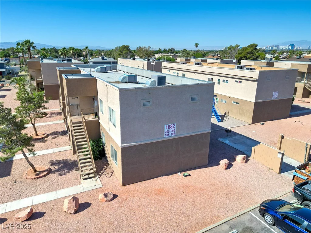 1682 Lamont, Las Vegas, NV 89115