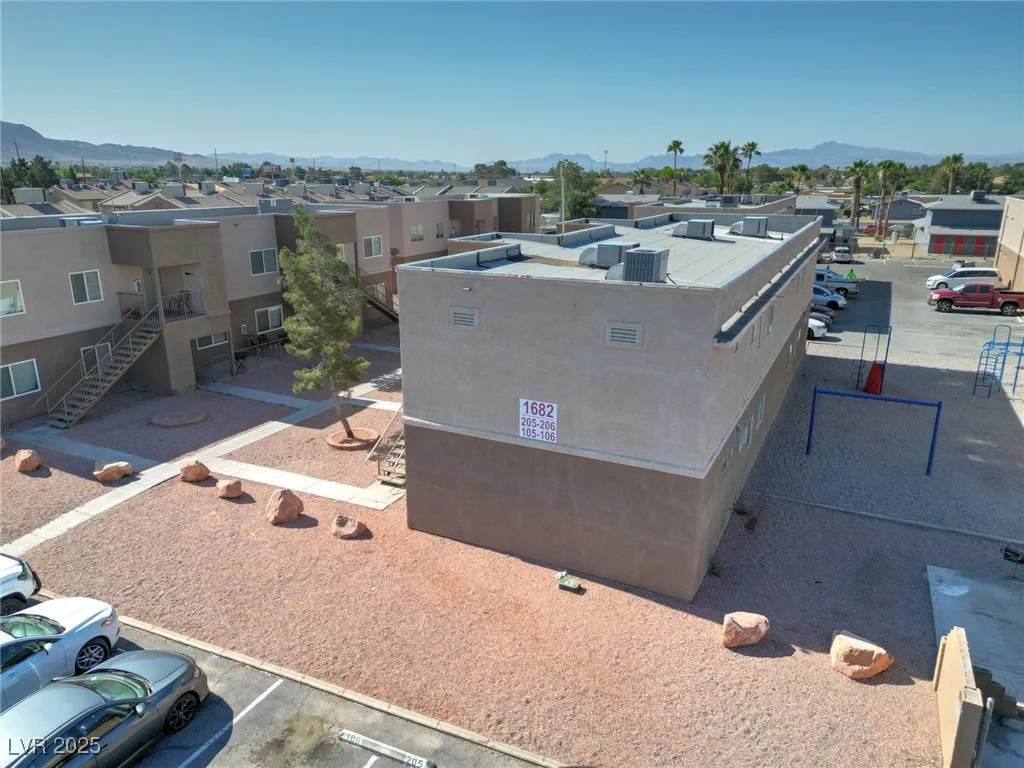 1682 Lamont, Las Vegas, NV 89115