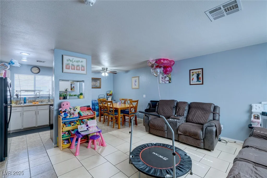 1682 Lamont, Las Vegas, NV 89115