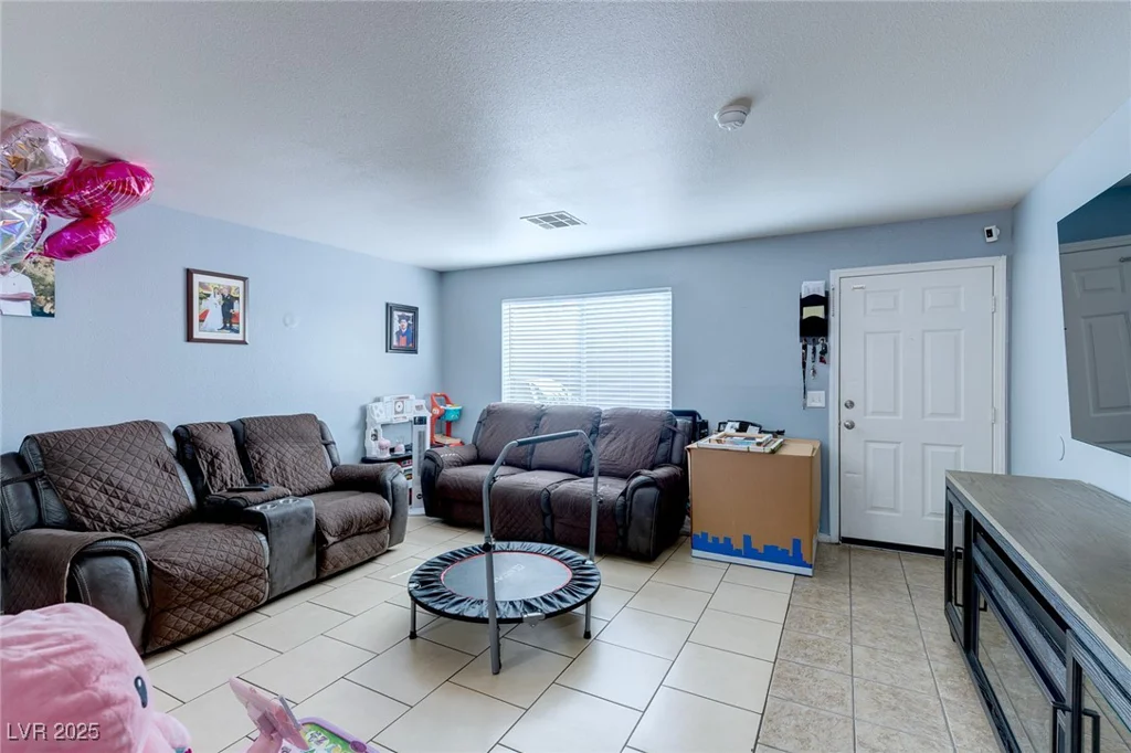 1682 Lamont, Las Vegas, NV 89115