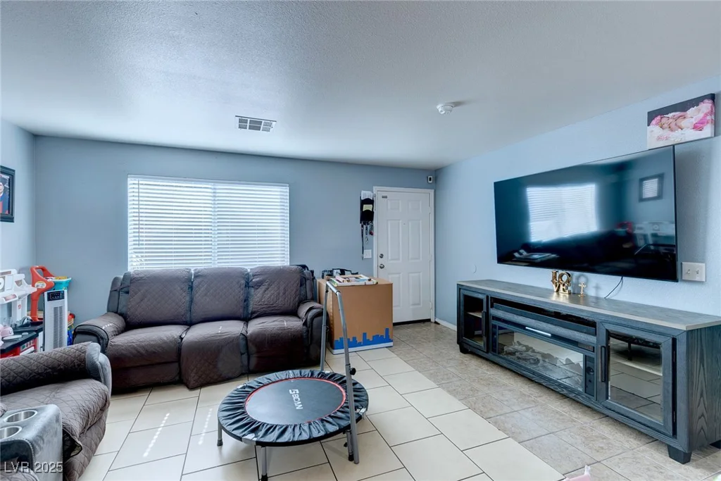 1682 Lamont, Las Vegas, NV 89115
