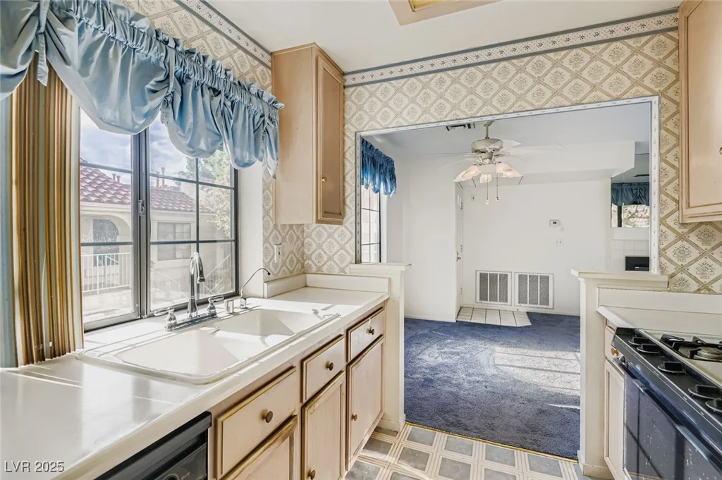 4873 Torrey Pines, Las Vegas, NV 89103