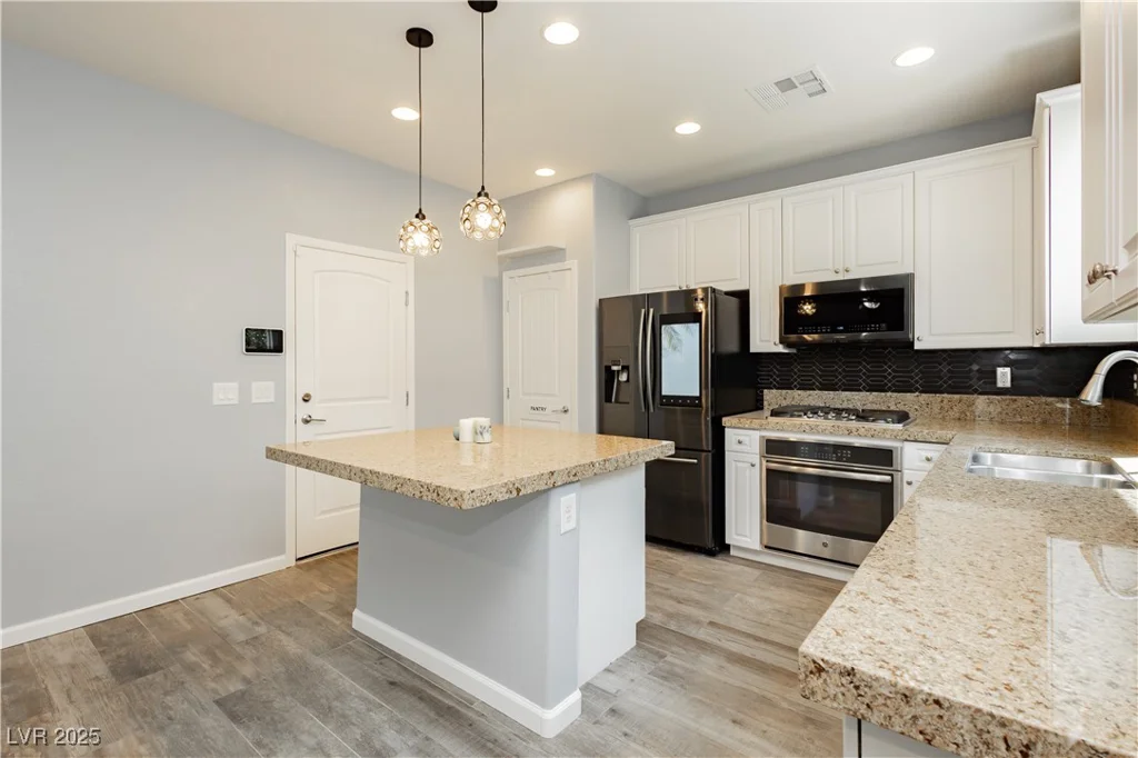 7857 Blue Lake Peak, Las Vegas, NV 89166