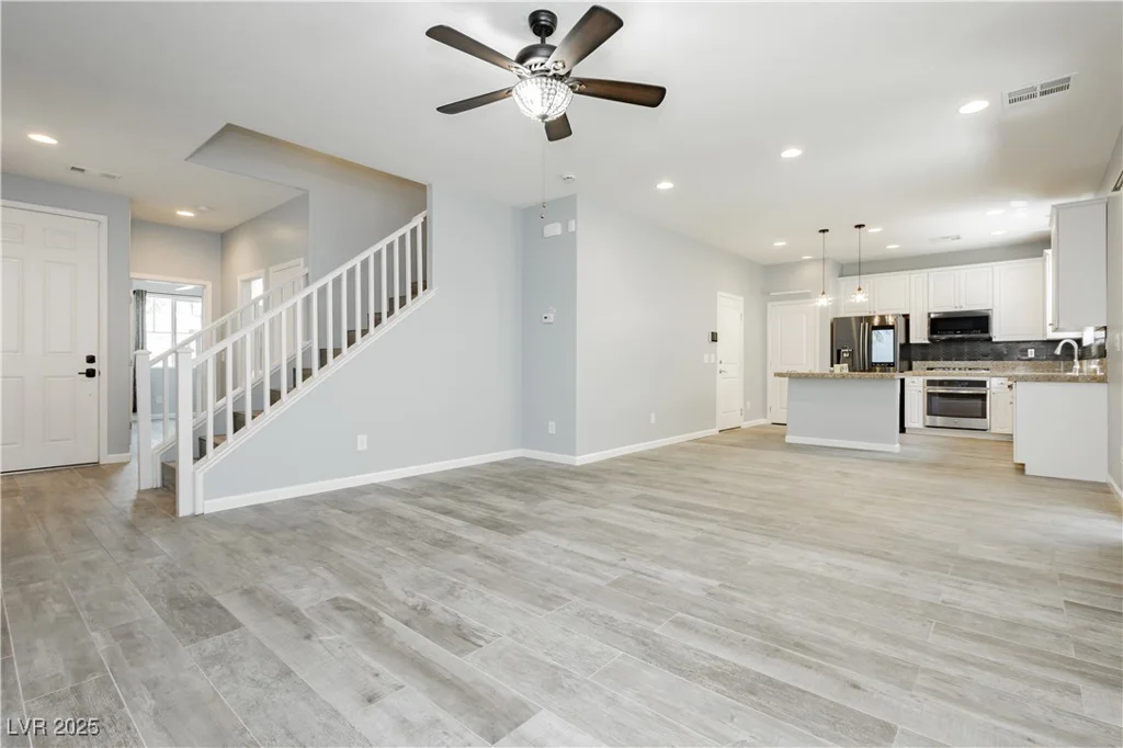 7857 Blue Lake Peak, Las Vegas, NV 89166