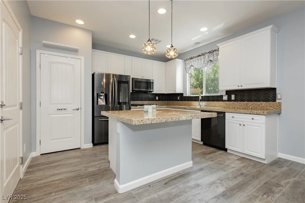 7857 Blue Lake Peak, Las Vegas, NV 89166