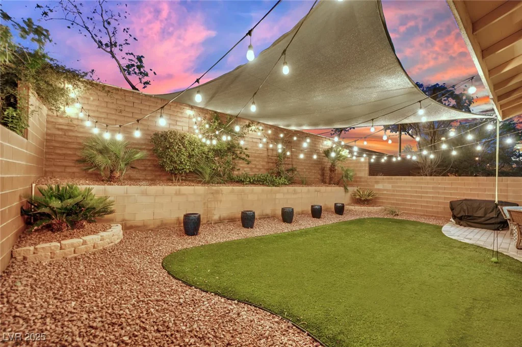 10231 Running Falls, Las Vegas, NV 89178