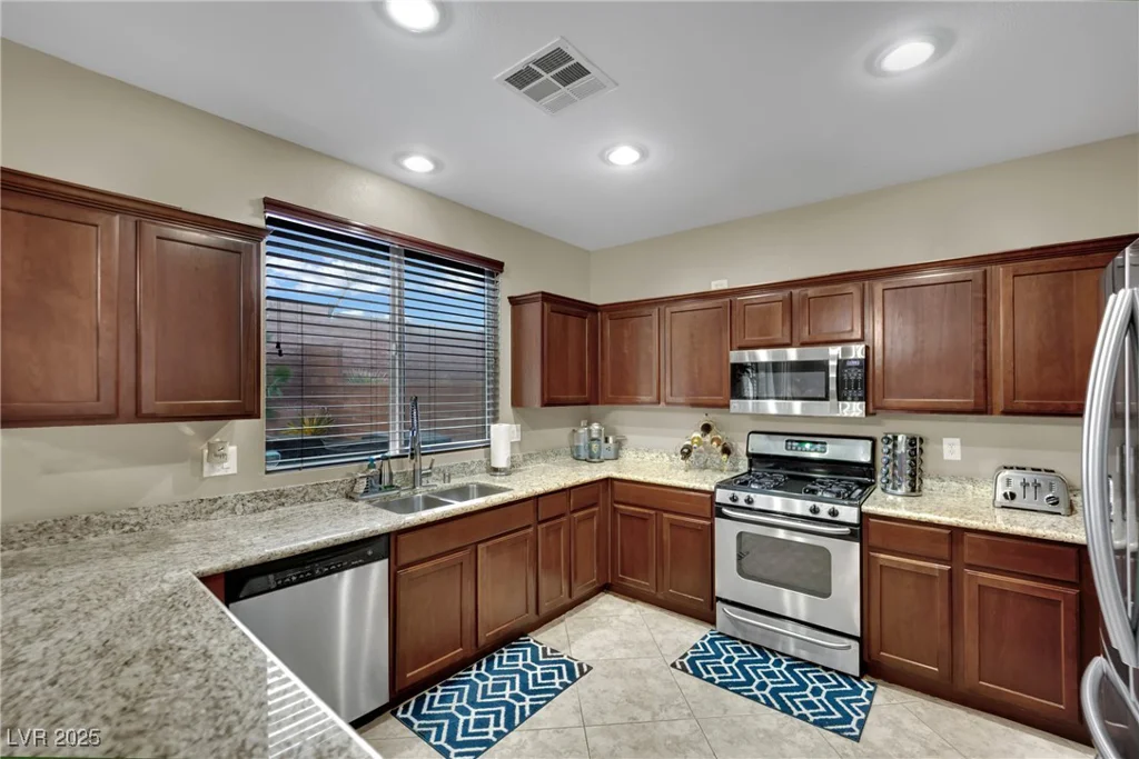 10231 Running Falls, Las Vegas, NV 89178