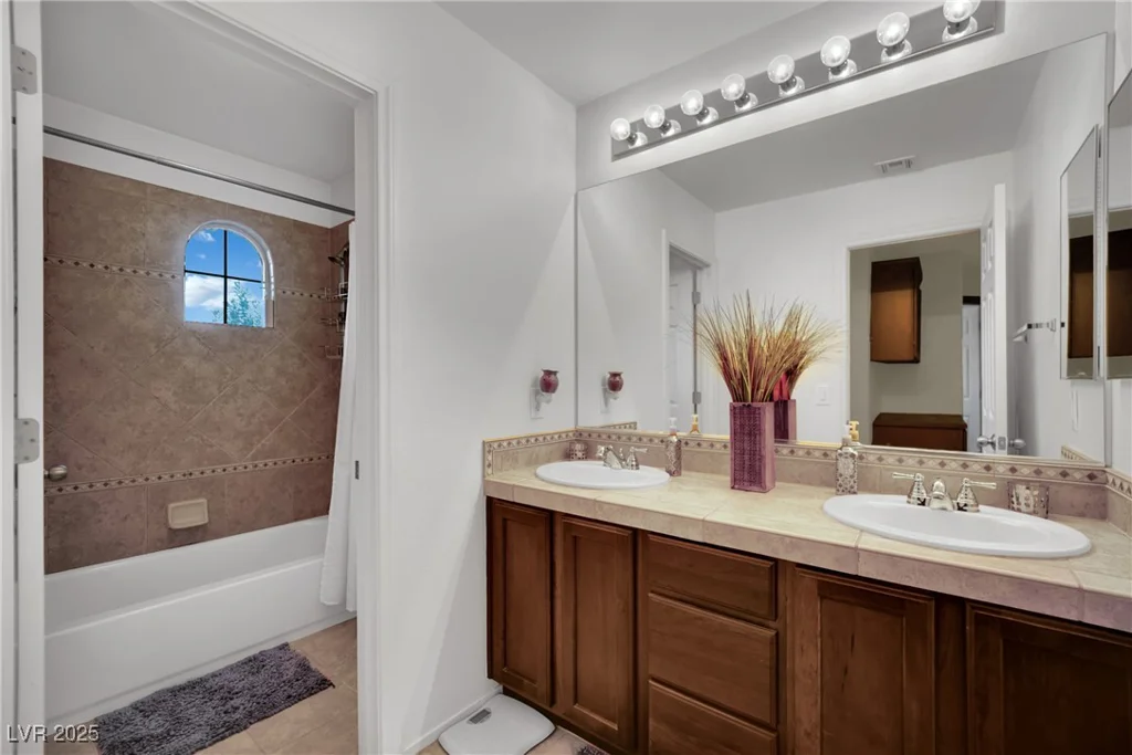 10231 Running Falls, Las Vegas, NV 89178