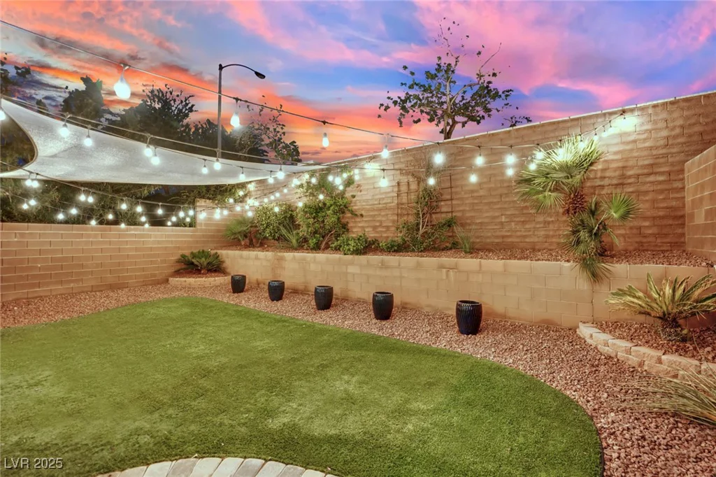 10231 Running Falls, Las Vegas, NV 89178