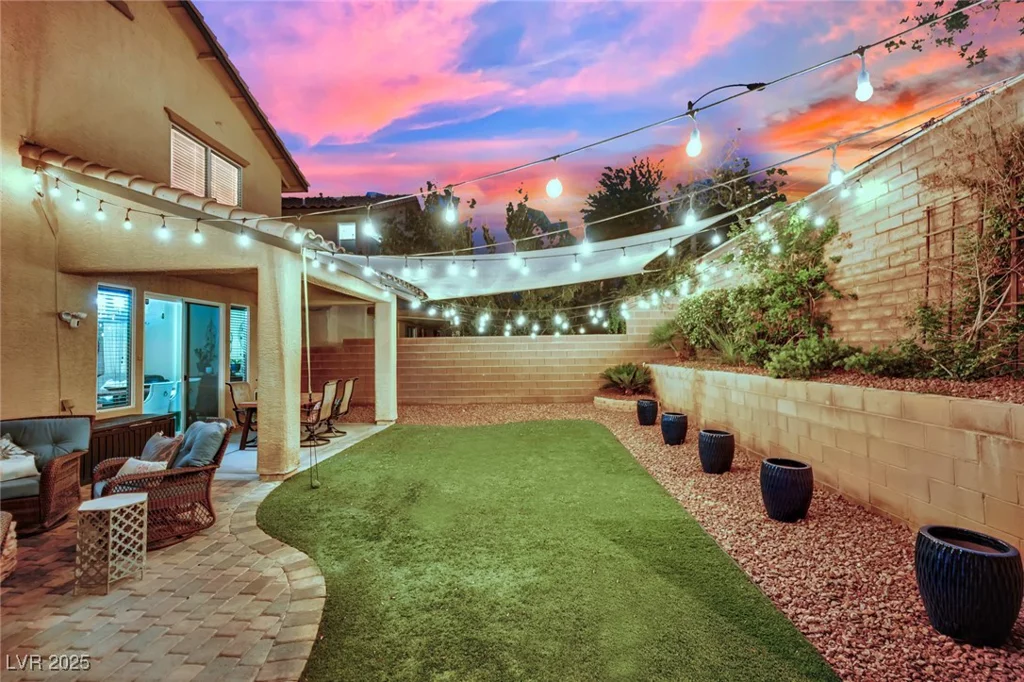 10231 Running Falls, Las Vegas, NV 89178