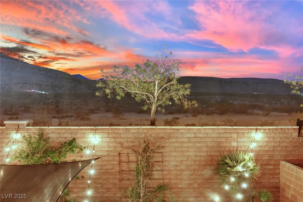 10231 Running Falls, Las Vegas, NV 89178