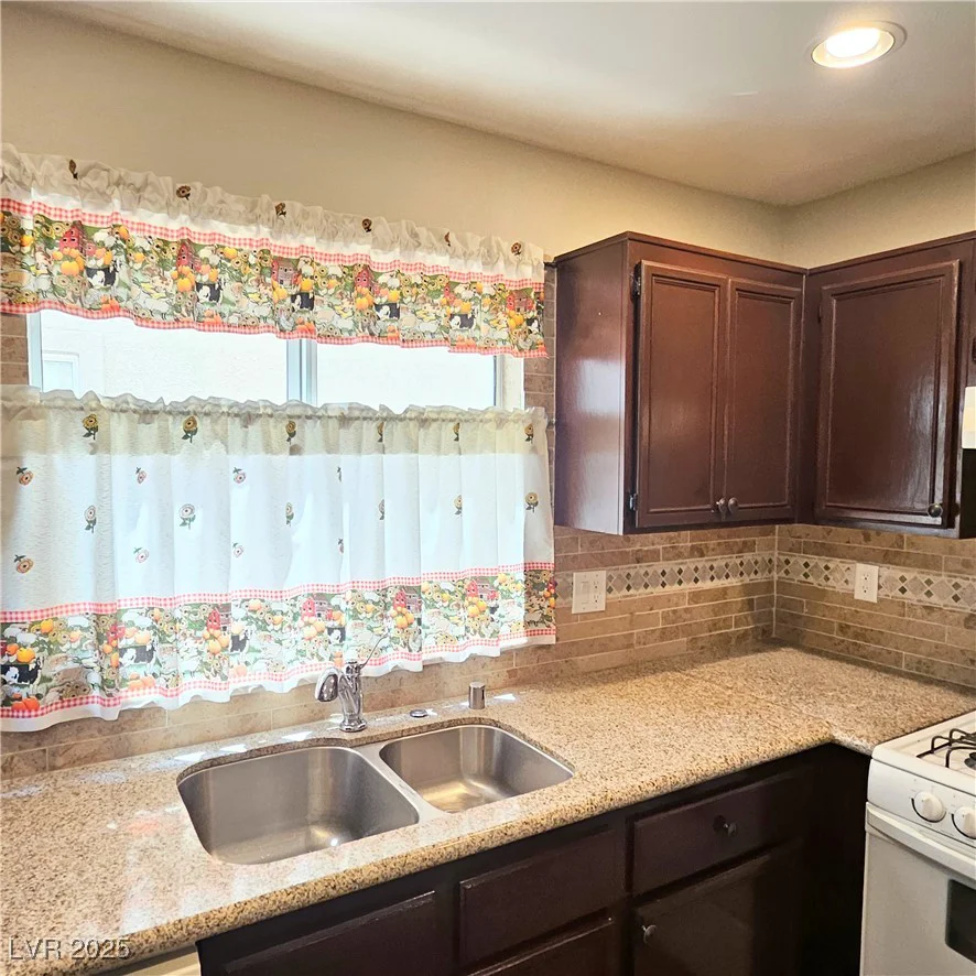 5218 Pat, Las Vegas, NV 89118