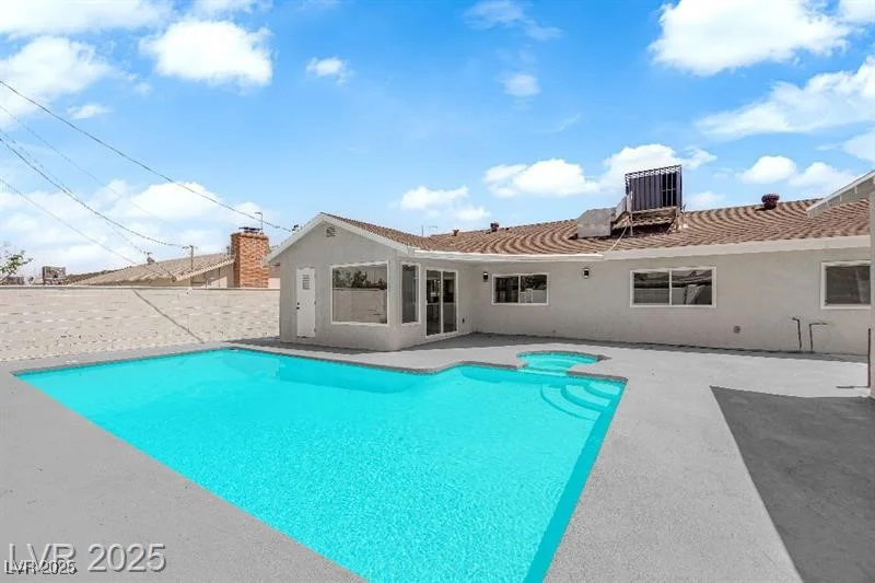1905 Oakey, Las Vegas, NV 89104