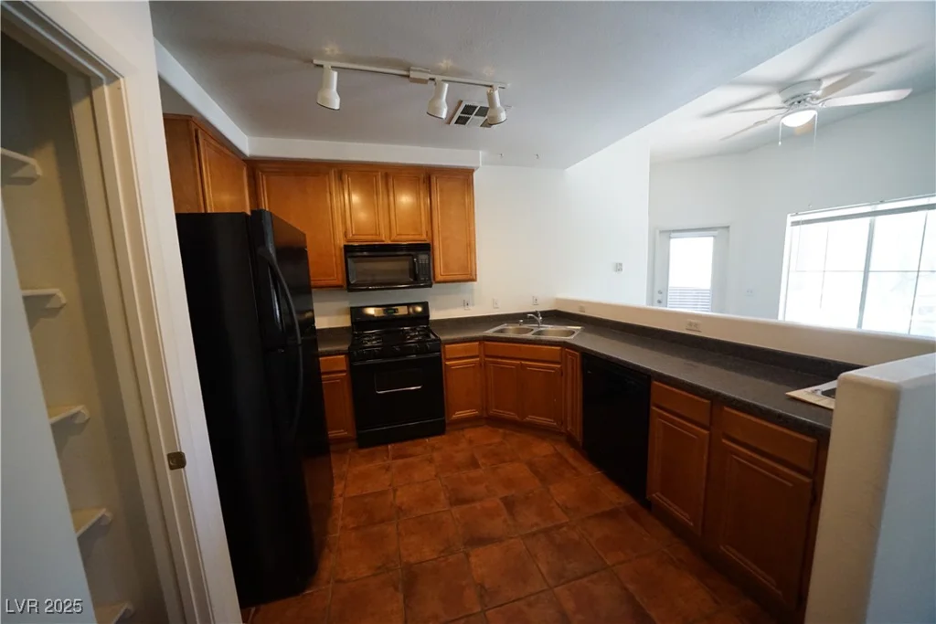 10245 Maryland, Las Vegas, NV 89183