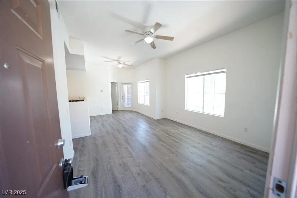 10245 Maryland, Las Vegas, NV 89183