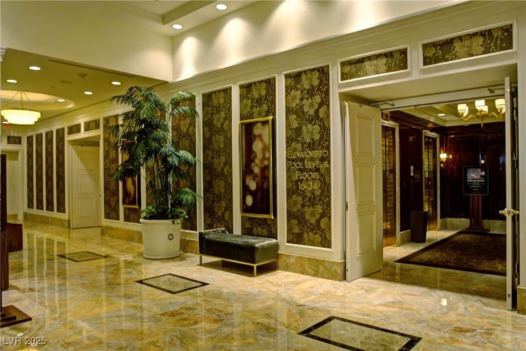 2000 FASHION SHOW, Las Vegas, NV 89109
